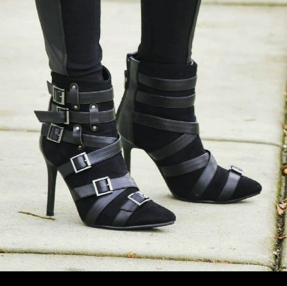 🌺 HOT! NEW IN BOX! Vegan leather booties! - Picture 2 of 2